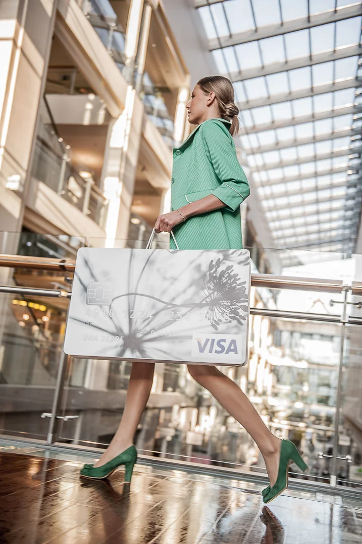 Advertising Photograph of a Woman, Commercial Campaign – Editorial Advertising Photography