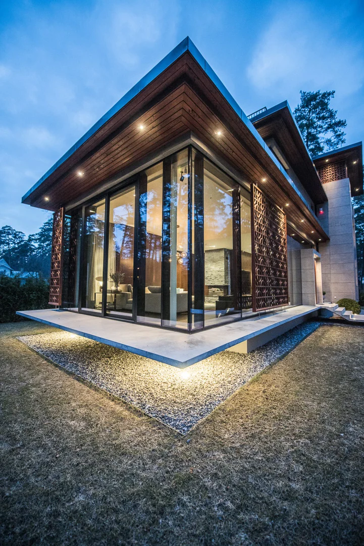 Modern Building with Garden and Stone Paving – Facade Photography Portfolio
