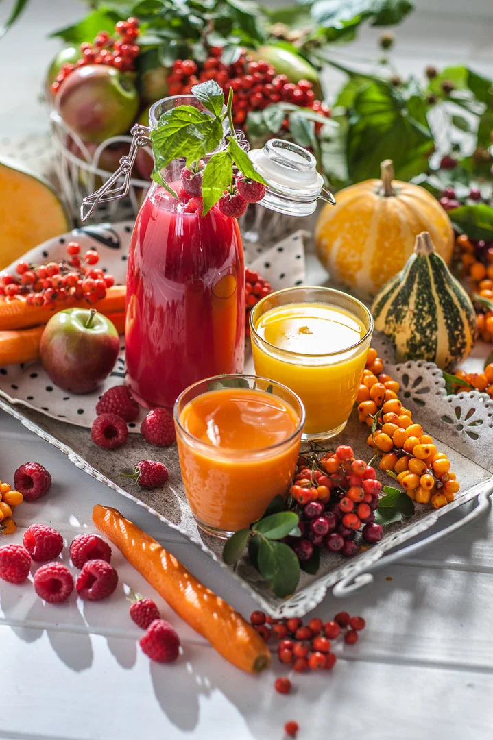 Red Flowers and Berries in Natural Light – Editorial Food Image
