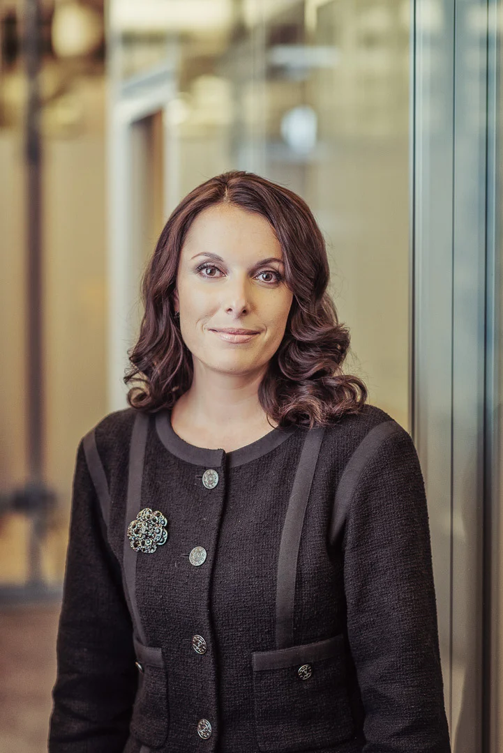 Portrait: Business Style Photograph of a Woman – Business Portrait Portfolio